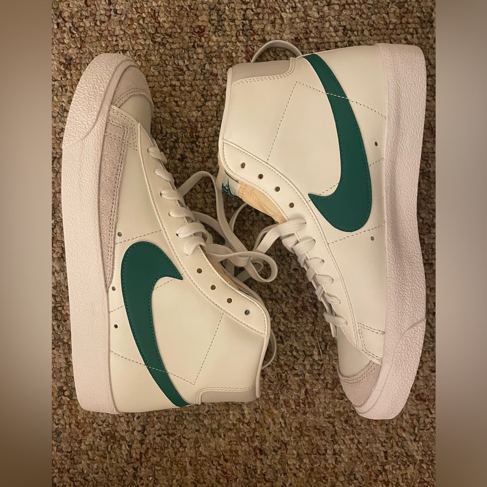 Women’s Nike Blazer Mid ‘77 Vintage Size 10
